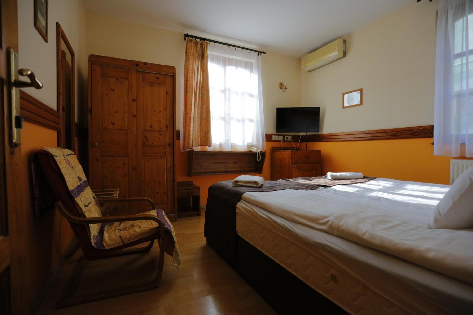Hotel Szent Istvan เอ็กเกอร์ ภายนอก รูปภาพ