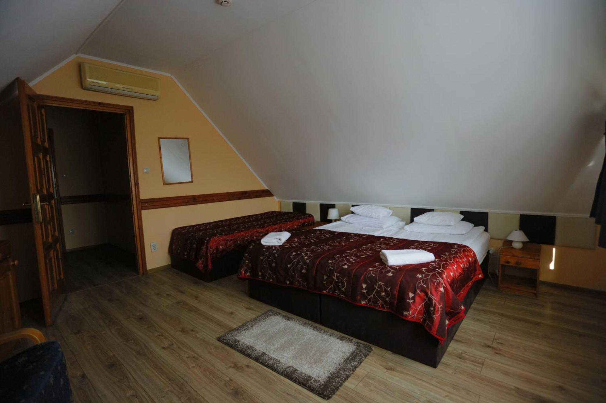 Hotel Szent Istvan เอ็กเกอร์ ภายนอก รูปภาพ