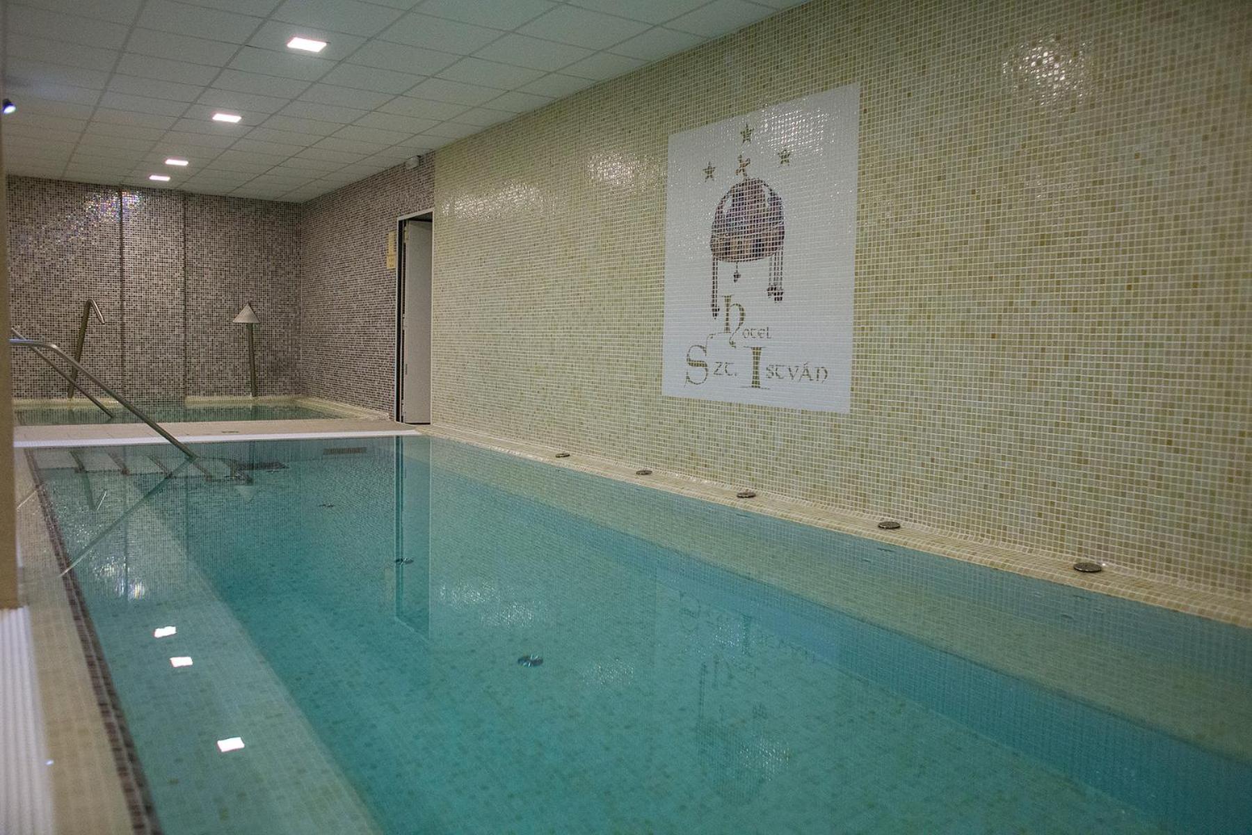 Hotel Szent Istvan เอ็กเกอร์ ภายนอก รูปภาพ