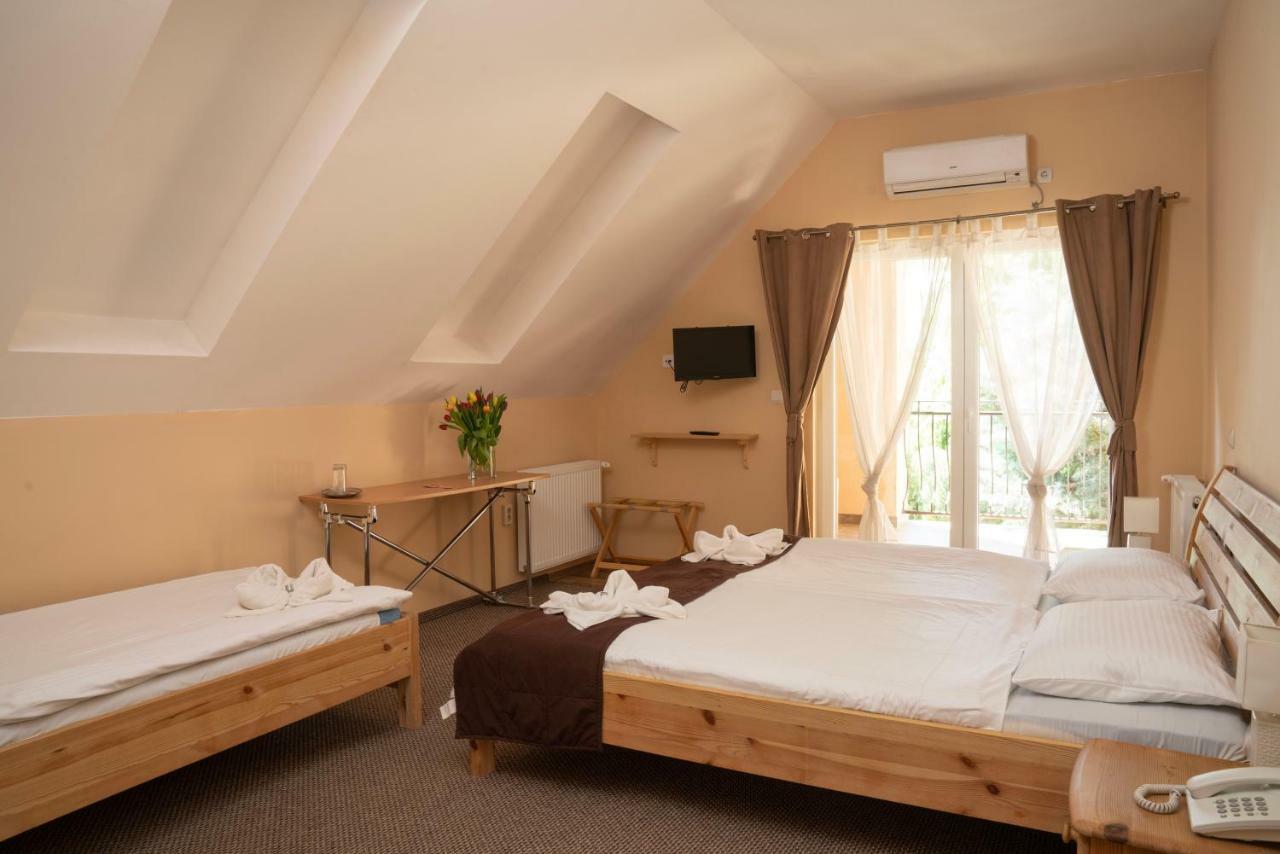 Hotel Szent Istvan เอ็กเกอร์ ภายนอก รูปภาพ